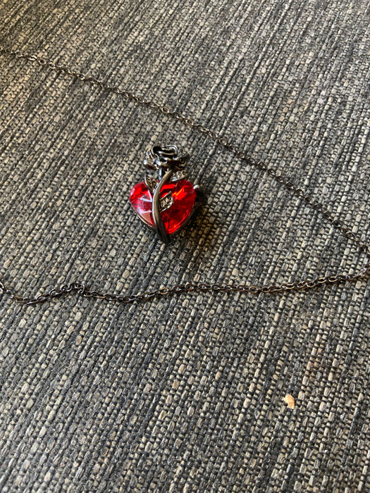 Gothic Rose Heart Pendant Necklace for Women - Elegant Black and Red Flower Design, Zinc Alloy Chain and Natural Ruby Heart
